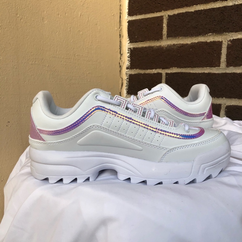 “AVIA” brand sneakers! 👟